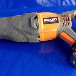 Between Loppers and Chainsaw: Using a Cordless Reciprocating Saw as a Garden Tool