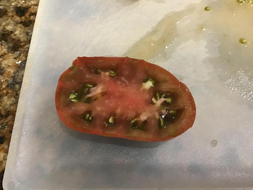 Photo of Tomato (Solanum lycopersicum 'Japanese Trifele Black') uploaded by Johannian